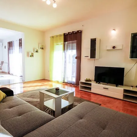 Iva Apartman Zára